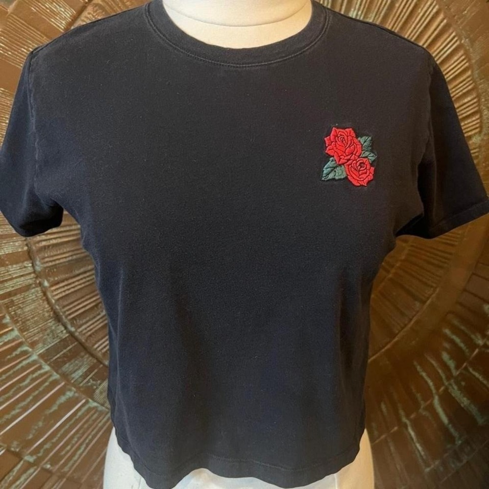 Hollister Womens Black Cropped Rose Graphic T-Shirt Small Embroidered Floral Tee